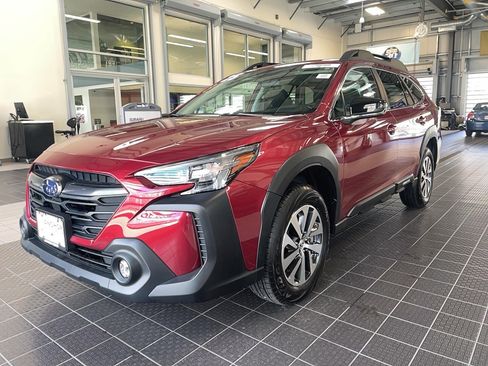 Used 2025 Subaru Outback Premium image 2