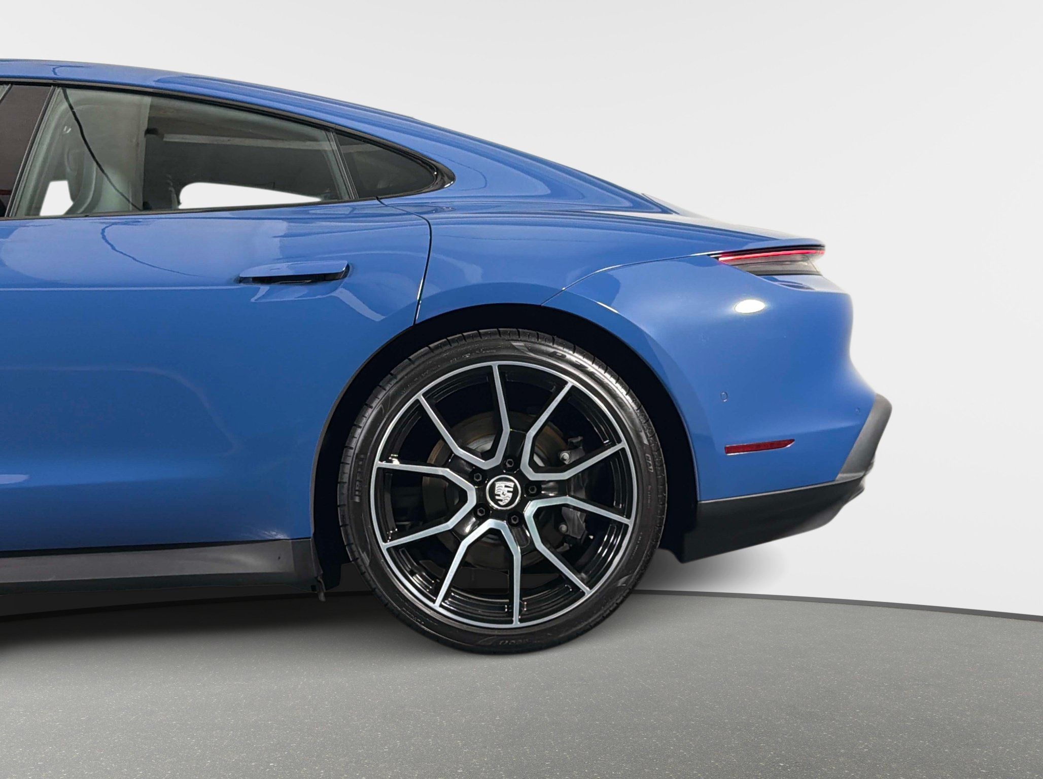 Used 2023 Porsche Taycan RWD image 15