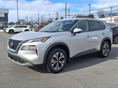 Certified 2022 Nissan Rogue SV image 3