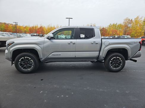 Used 2025 Toyota Tacoma TRD Sport image 4