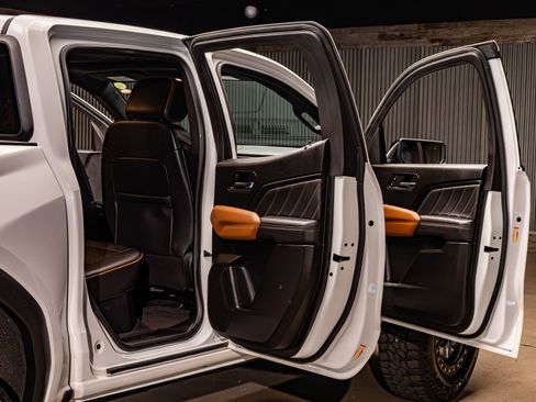 Used 2023 GMC Canyon AT4 w/ AT4 Premium Package image 28