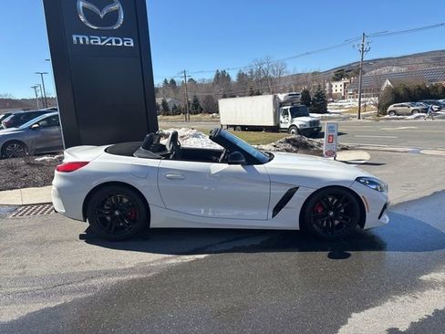 Used 2022 BMW Z4 M40i w/ Premium Package image 15