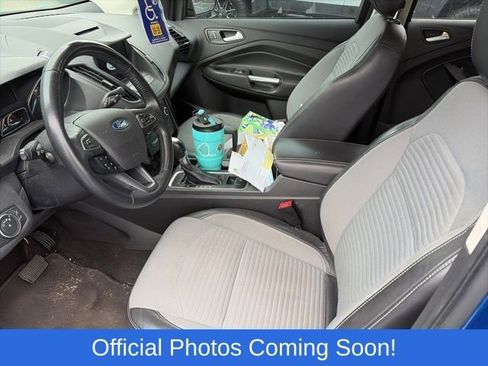 Used 2018 Ford Escape SE w/ SE Sport Appearance Package image 3