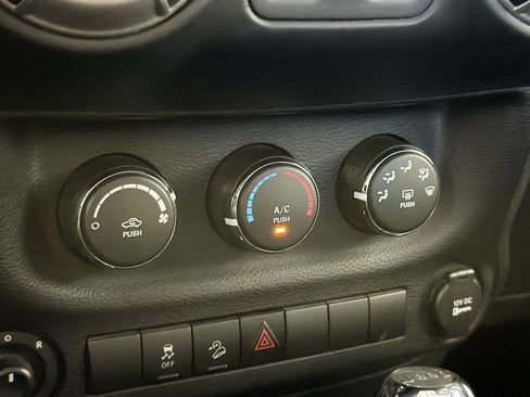 Used 2016 Jeep Wrangler Sport AWD/4WD image 10