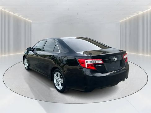 Used 2012 Toyota Camry SE FWD image 7