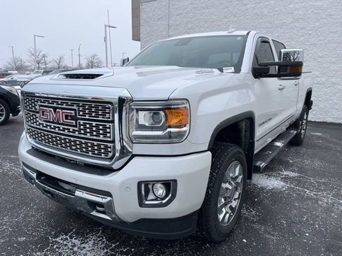 Used 2019 GMC Sierra 2500 Denali w/ Duramax Plus Package image 3