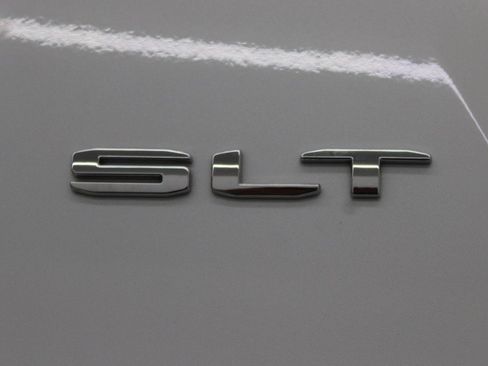 Used 2022 GMC Acadia SLT w/ LPO, Floor Liner Package FWD image 37