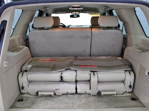 Used 2010 GMC Yukon SLT w/ SLT-2 Equipment Package AWD/4WD image 27