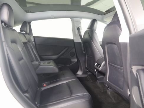 Used 2021 Tesla Model Y Long Range image 15