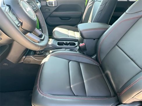 New 2025 Jeep Gladiator Rubicon w/ Convenience Group image 18