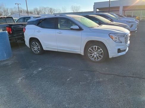 Used 2023 GMC Terrain Denali image 2