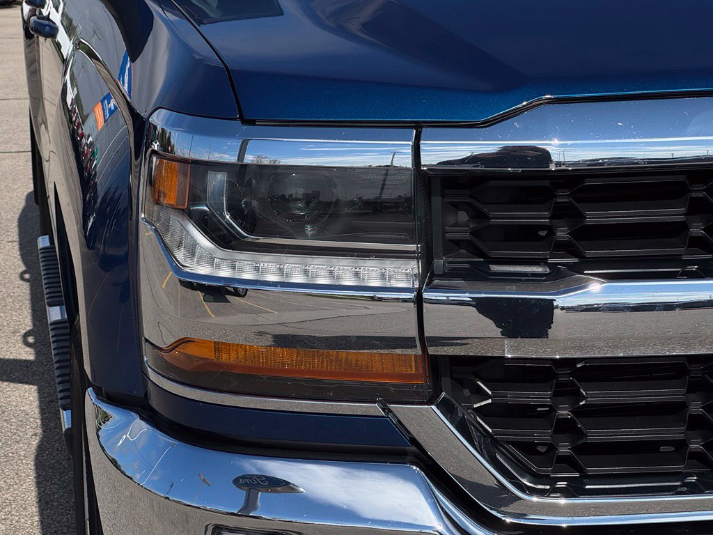 Used 2018 Chevrolet Silverado 1500 LT w/ All Star Edition AWD/4WD image 40