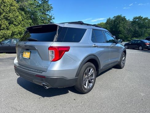 Used 2023 Ford Explorer XLT w/ Equipment Group 202A AWD/4WD image 5