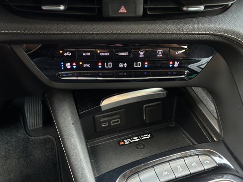 Used 2023 Buick Envision Avenir FWD image 22