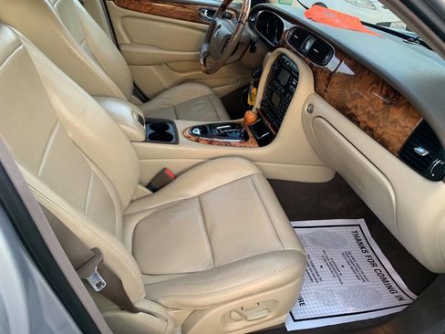 Used 2006 Jaguar XJ8 RWD image 8