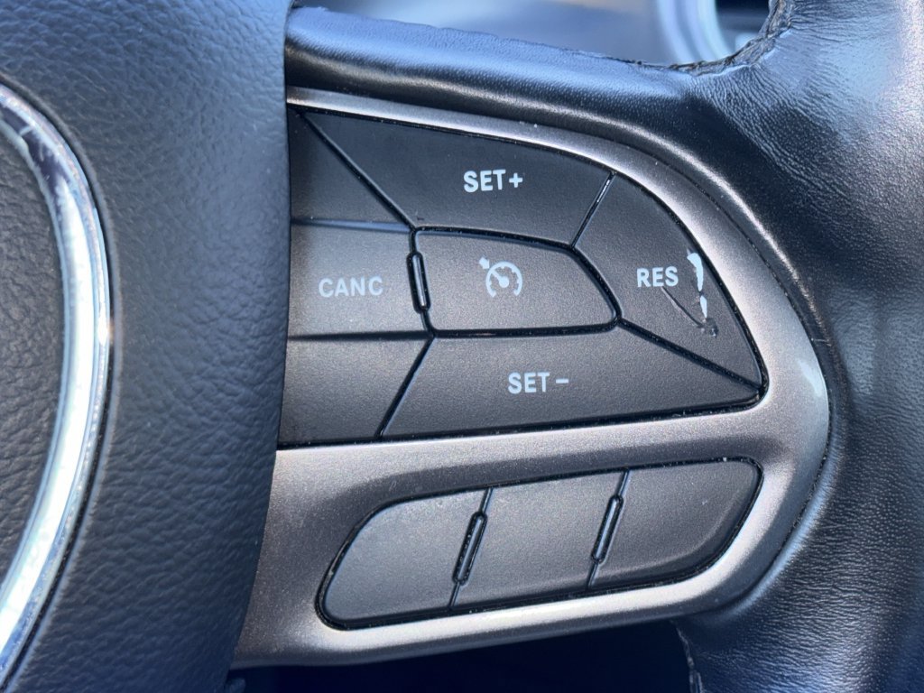 Used 2021 Dodge Charger SXT w/ Leather Interior Group RWD image 11