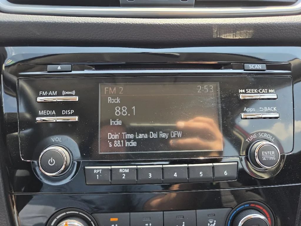 Used 2015 Nissan Rogue S FWD image 29