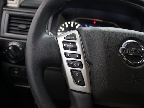 Used 2022 Nissan Titan SV image 33