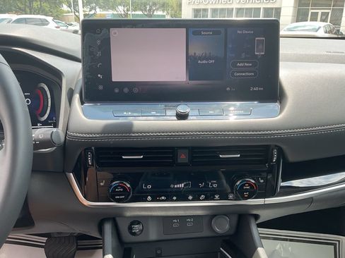 Used 2026 Nissan Rogue SL FWD image 23