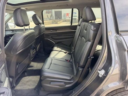 Used 2022 Jeep Grand Cherokee L Limited image 9