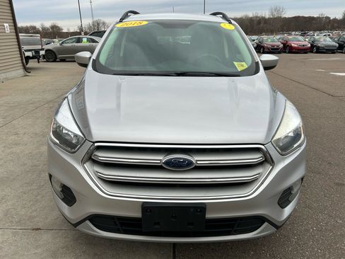 Used 2018 Ford Escape SE image 2