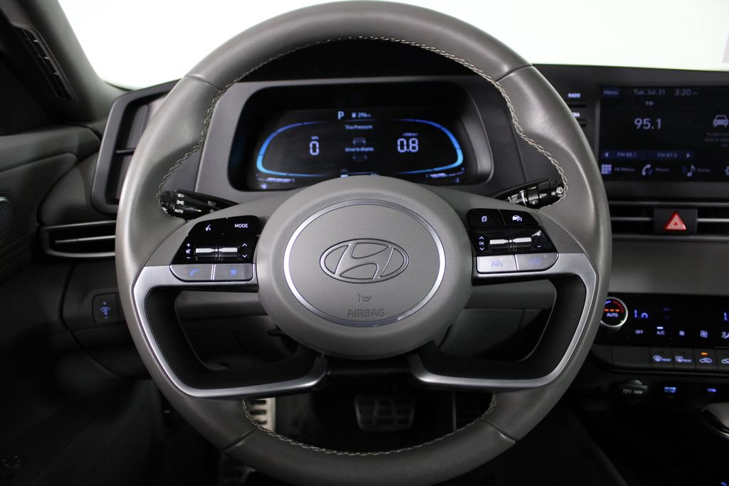 Certified 2025 Hyundai Elantra Sport FWD image 10