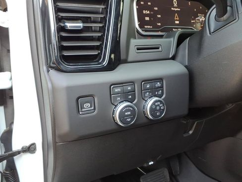 Used 2025 GMC Sierra 2500 AT4 AWD/4WD image 7