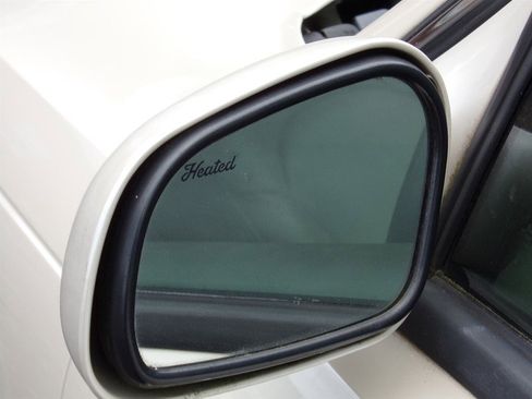 Used 2001 Lincoln Continental image 16