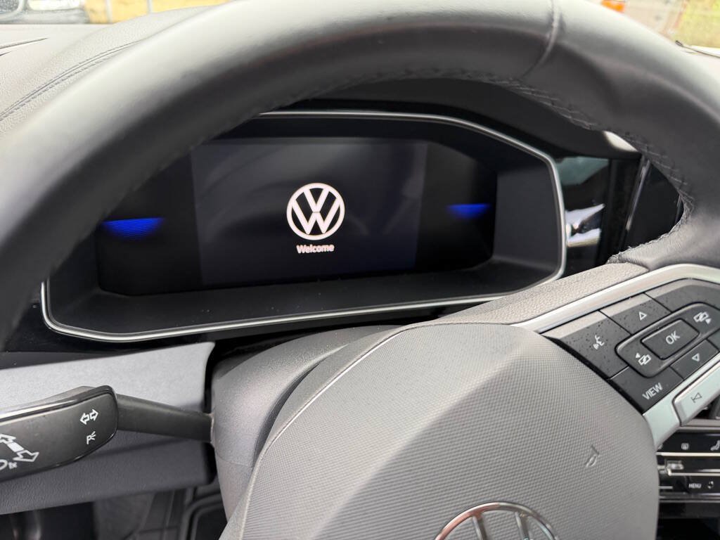 Used 2025 Volkswagen Jetta SE FWD image 31