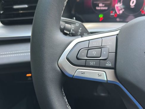 New 2026 Volkswagen Tiguan SE image 24