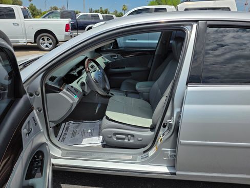 Used 2010 Toyota Avalon Limited FWD image 14