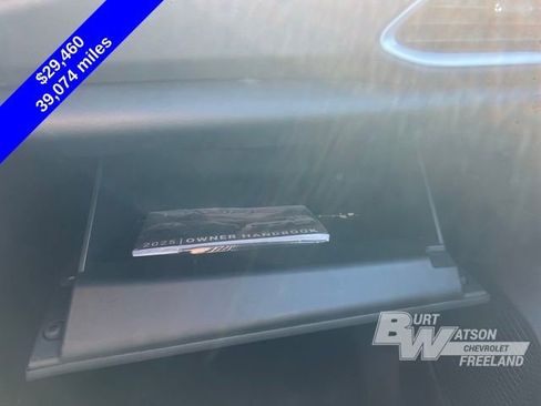 Used 2025 Chrysler Pacifica Select image 18