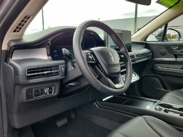 Used 2023 Lincoln Corsair AWD image 6