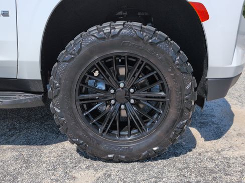 Used 2023 Chevrolet Tahoe Premier AWD/4WD image 9