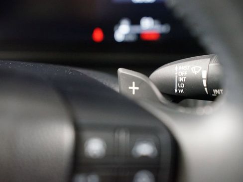 Certified 2025 Toyota Crown Signia XLE image 15