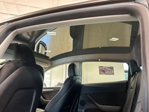 Used 2023 Tesla Model Y Long Range AWD/4WD image 33