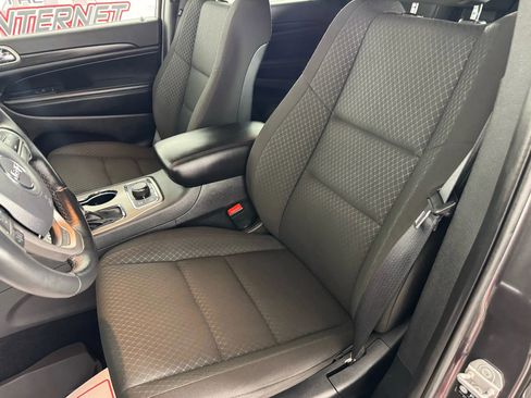 Used 2021 Jeep Grand Cherokee Laredo image 32