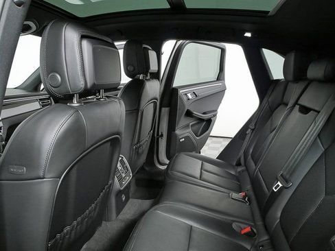 New 2026 Porsche Macan image 22