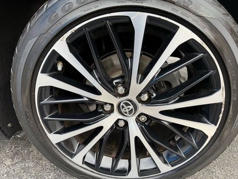 Used 2018 Toyota Camry SE w/ Moonroof Package image 8