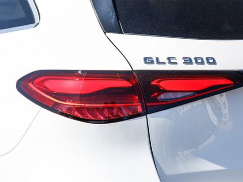 New 2025 Mercedes-Benz GLC 300 image 8