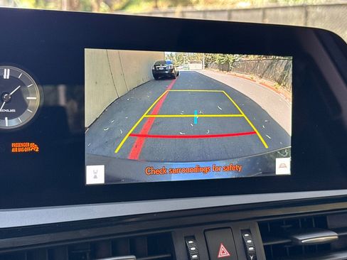 Used 2024 Lexus ES 300h w/ Premium Package image 23