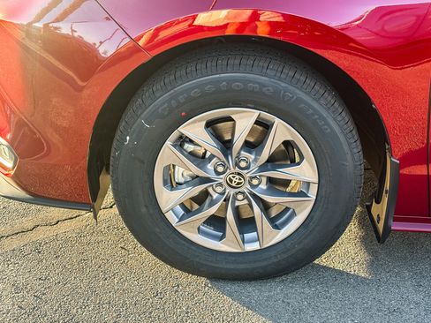 New 2026 Toyota Sienna XLE image 11