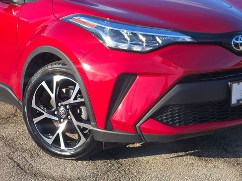Used 2021 Toyota C-HR XLE image 4