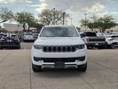 Used 2024 Jeep Wagoneer Series III AWD/4WD image 8