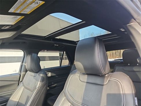 Used 2024 Ford Explorer ST w/ Equipment Group 401A image 19