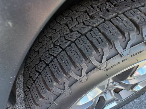 Used 2019 Jeep Cherokee Trailhawk AWD/4WD image 11