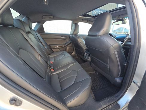 Used 2019 Toyota Avalon XLE w/ Moonroof Package FWD image 21