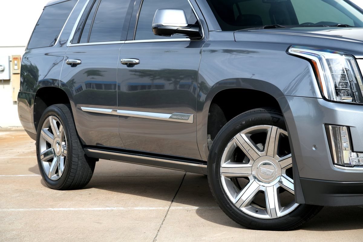 Used 2019 Cadillac Escalade Premium Luxury AWD/4WD image 19