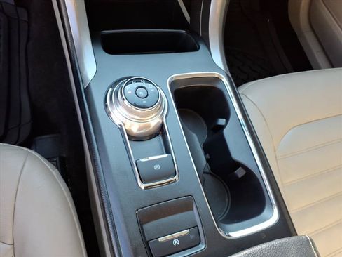 Used 2018 Ford Fusion SE w/ Fusion SE Technology Package FWD image 35