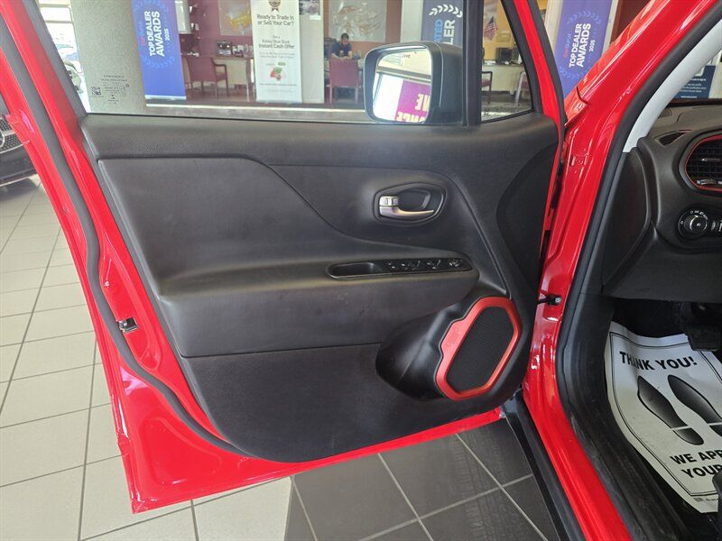 Used 2020 Jeep Renegade Trailhawk w/ Cold Weather Group AWD/4WD image 7
